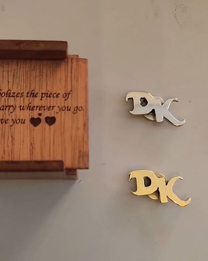 Custom lapel brooch set gift set Custom metal lapel brooch set gift package in Nairobi Kenya