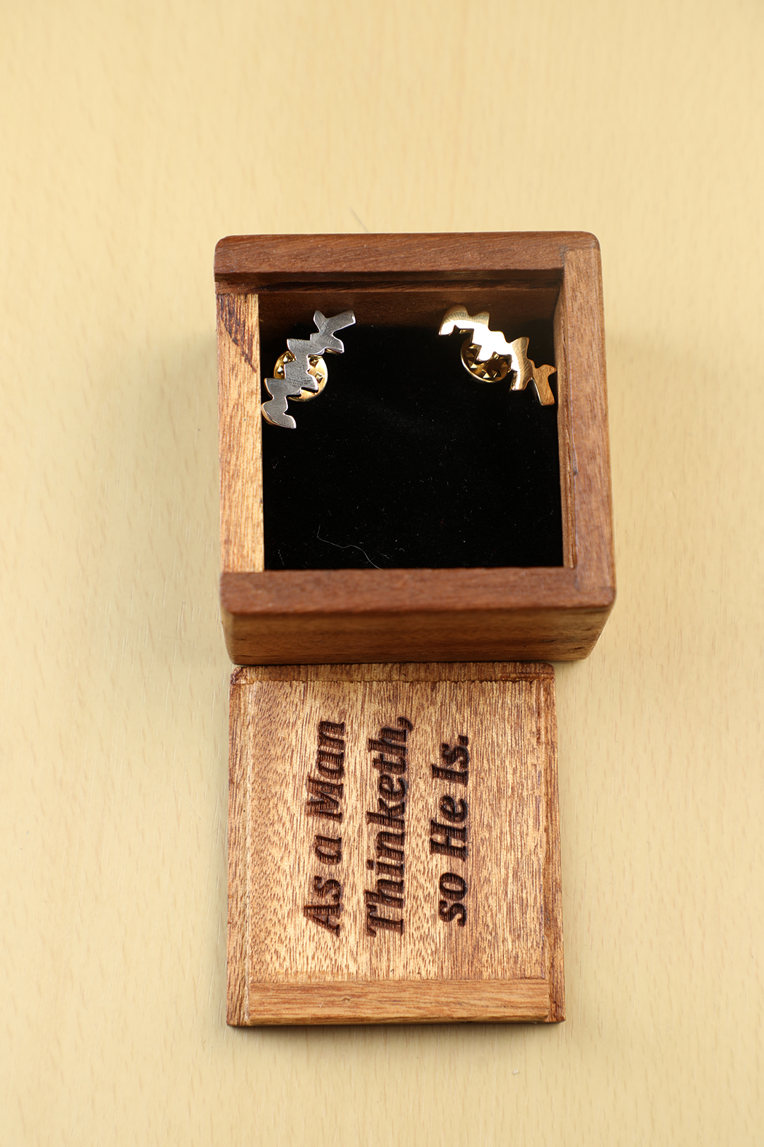 gift idea custom metal lapel brooch set