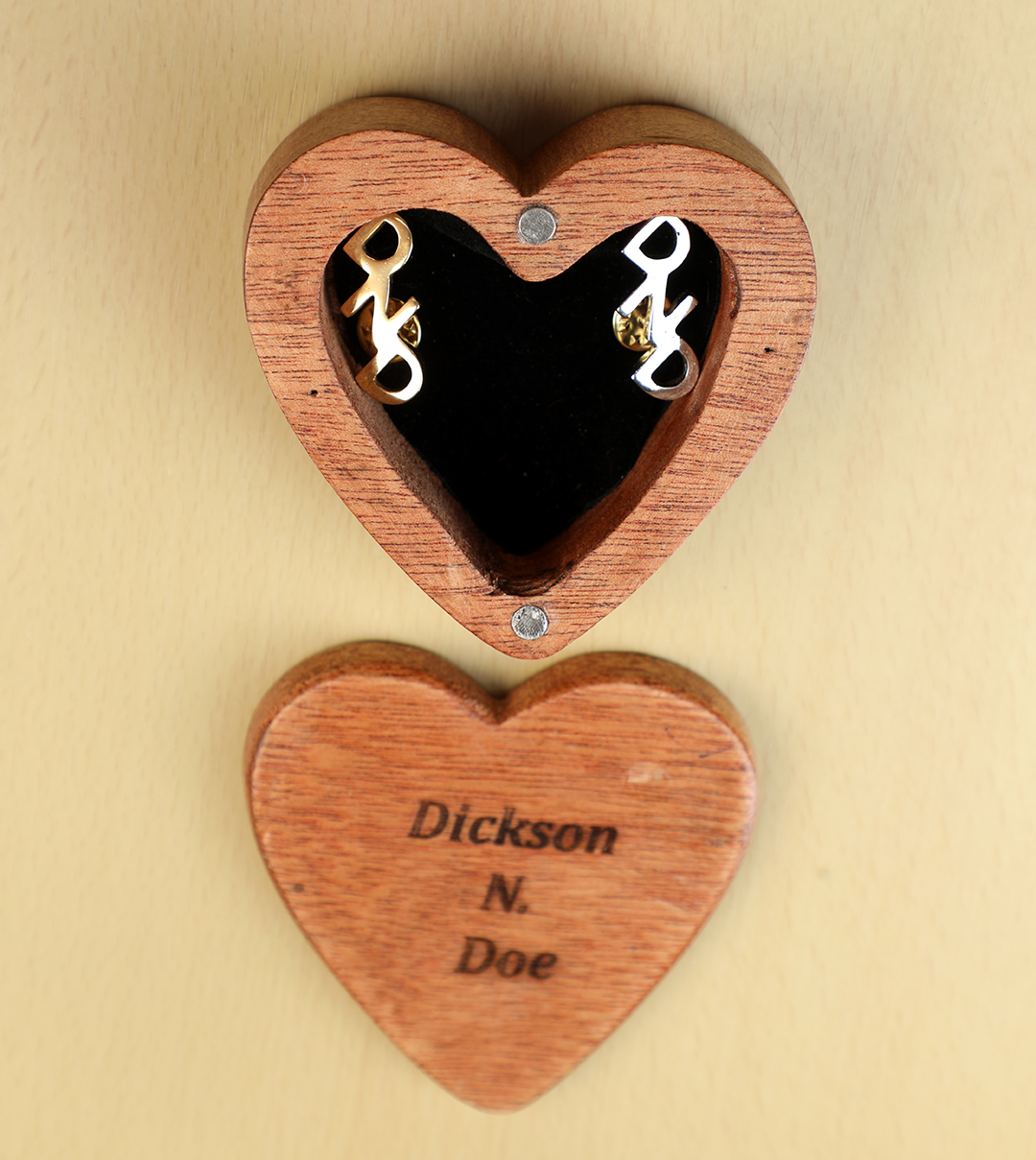 Gift idea custom metal lapel brooch set