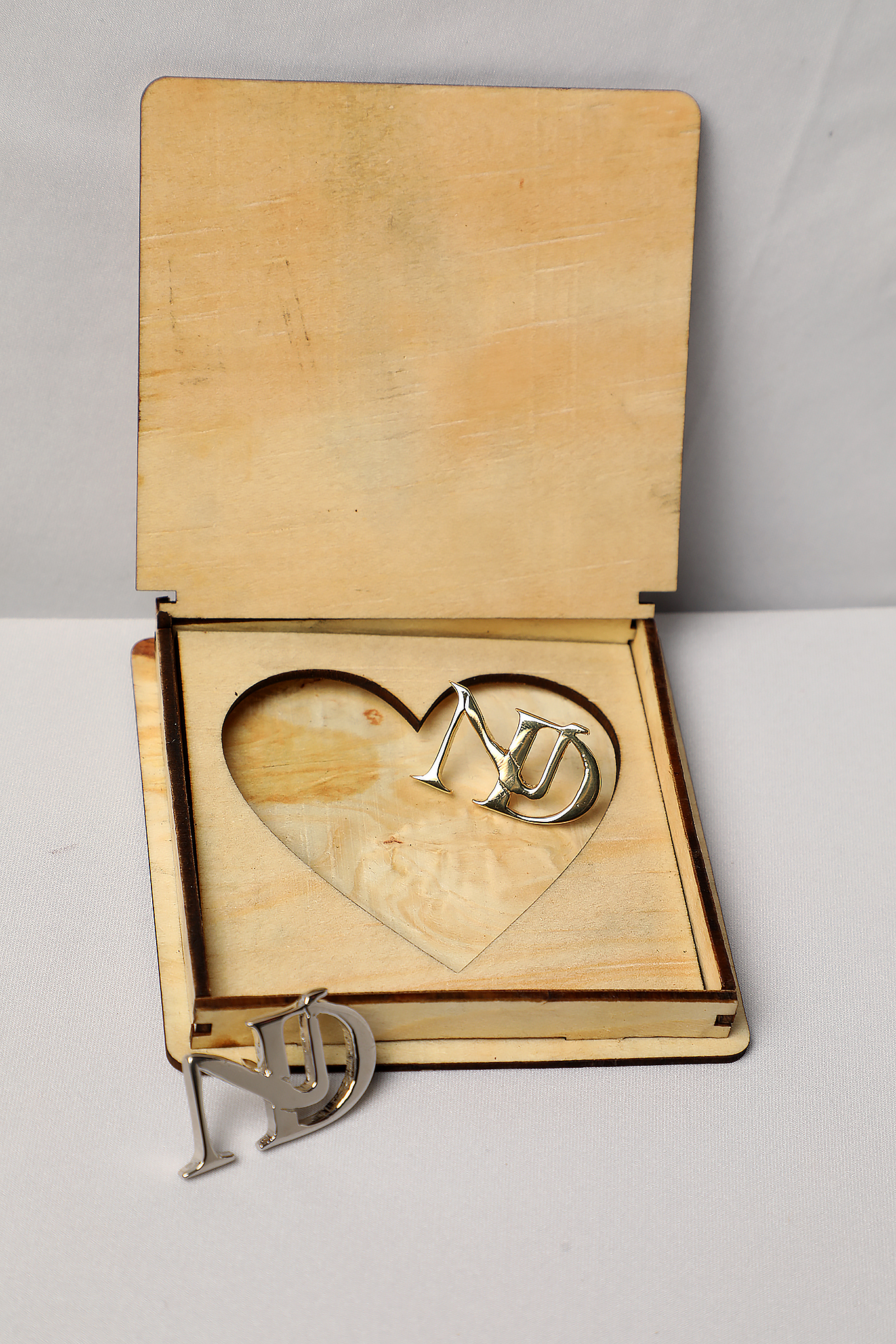 Metal lapel brooch gift set nairobi Kampala Juba Tanzania